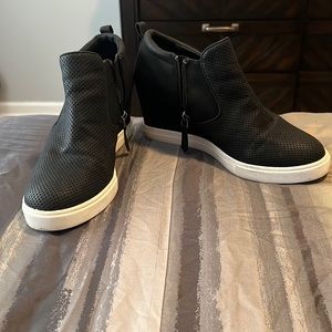 These shoes will look fabulous on another lady!!